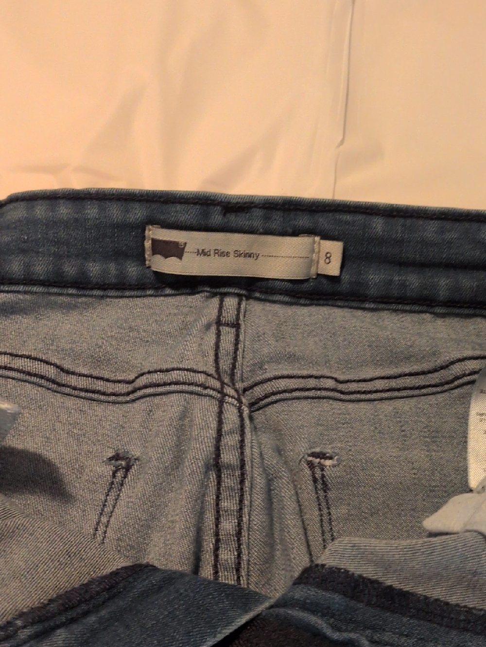 Levi’s Light Wash Rolled Hem Capri Jeans Straight Leg Medium Blue Levis Jeans - Picture 3 of 5